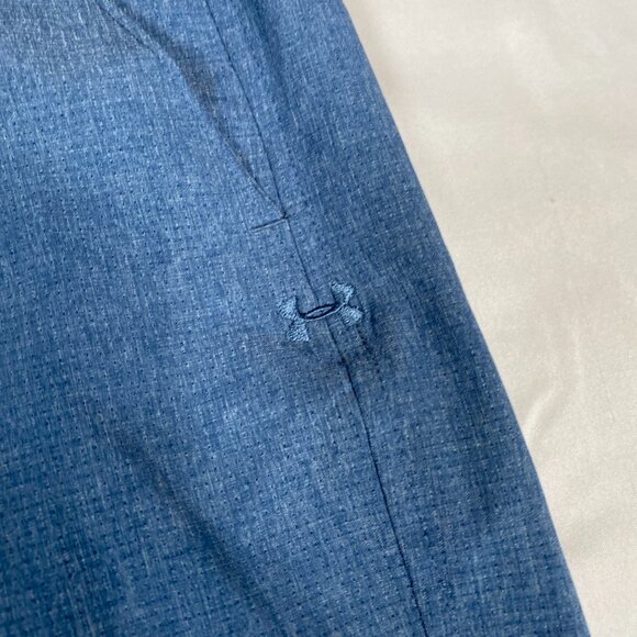 Under Armour Golf 32 Polyester Blue Shorts - Picture 2 of 5